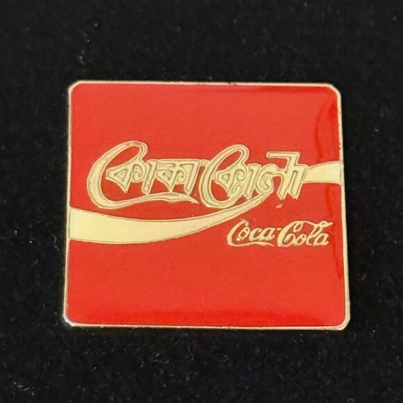 Vintage Coca Cola International Pin Button Pinback Coke Soda Pop Bangladesh RARE - Picture 1 of 3